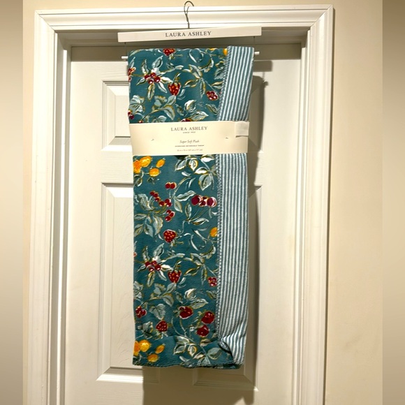 LAURA ASHLEY Oversized Reversible Cambrian Berries Zoe Coco Throw - Deep Fern - Picture 8 of 8